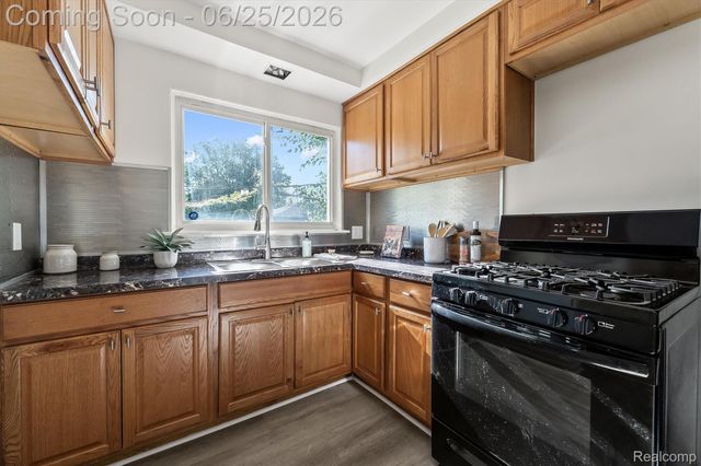 23520 Marlow Street, Oak Park, MI 48237