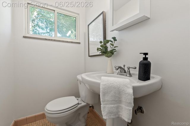 23520 Marlow Street, Oak Park, MI 48237