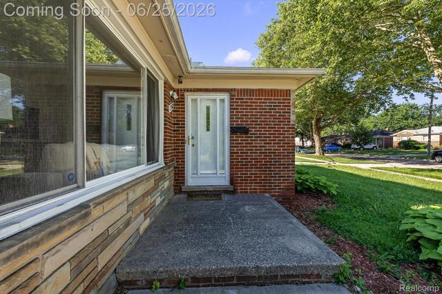 23520 Marlow Street, Oak Park, MI 48237