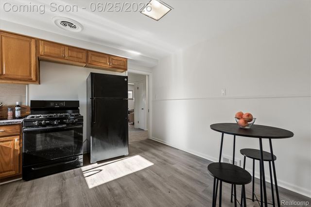 23520 Marlow Street, Oak Park, MI 48237