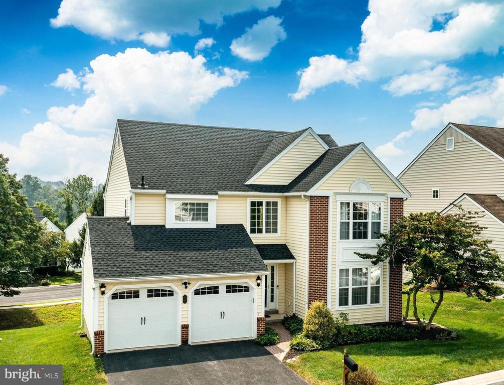 407 CARPENTERS COVE LN, Downingtown, PA 19335