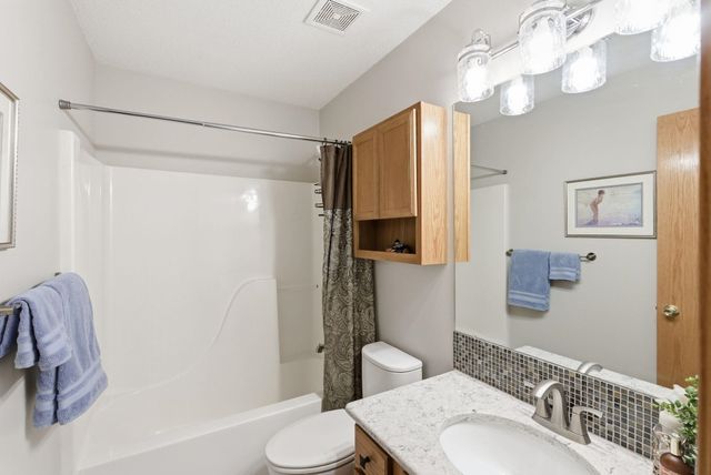 1118 N Curtis St, Wichita, KS 67212