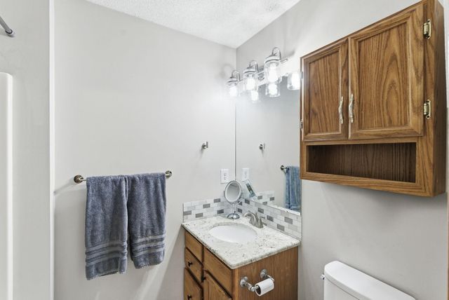 1118 N Curtis St, Wichita, KS 67212