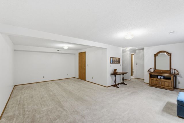 1118 N Curtis St, Wichita, KS 67212