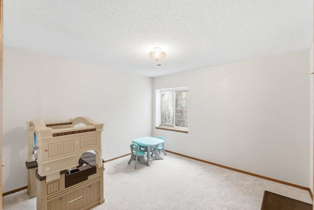 1118 N Curtis St, Wichita, KS 67212