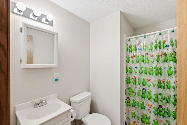 1118 N Curtis St, Wichita, KS 67212