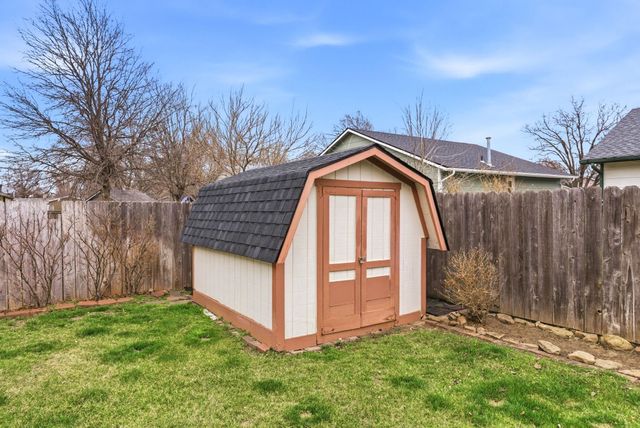 1118 N Curtis St, Wichita, KS 67212