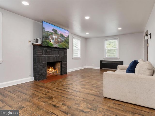 815 WARWICK RD, Baltimore, MD 21229