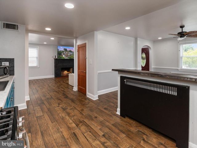 815 WARWICK RD, Baltimore, MD 21229