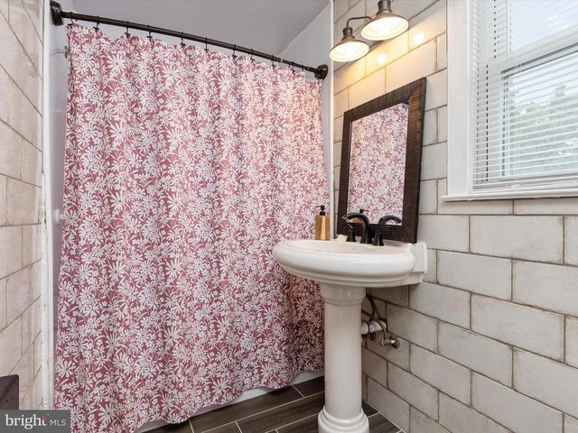 815 WARWICK RD, Baltimore, MD 21229