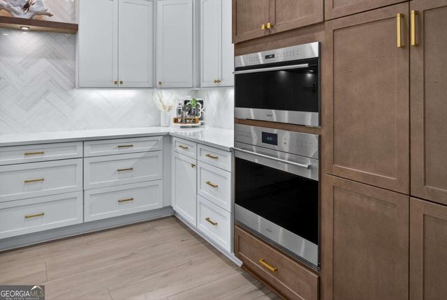 42 Chaucer Street, Savannah, GA 31410