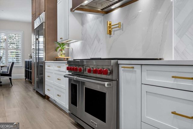 42 Chaucer Street, Savannah, GA 31410