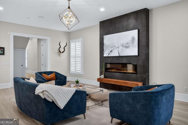 42 Chaucer Street, Savannah, GA 31410