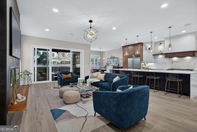 42 Chaucer Street, Savannah, GA 31410