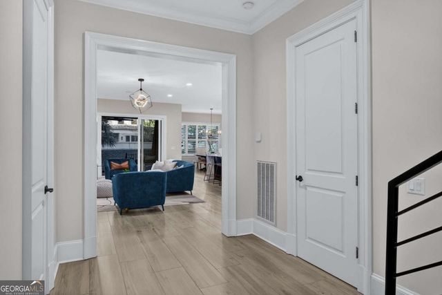 42 Chaucer Street, Savannah, GA 31410