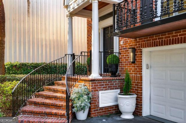 42 Chaucer Street, Savannah, GA 31410