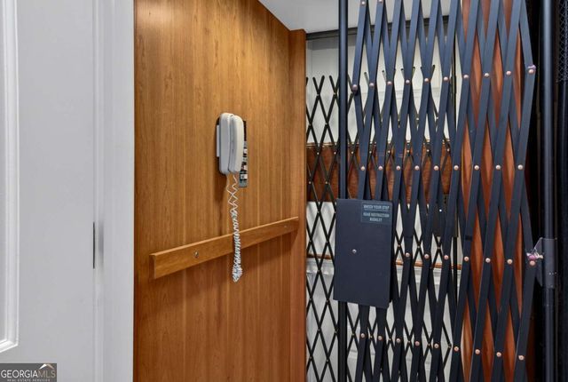 42 Chaucer Street, Savannah, GA 31410