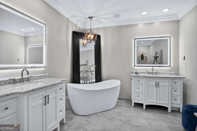 42 Chaucer Street, Savannah, GA 31410