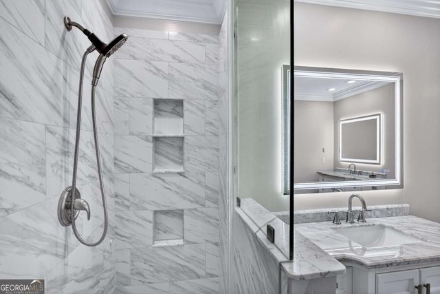 42 Chaucer Street, Savannah, GA 31410