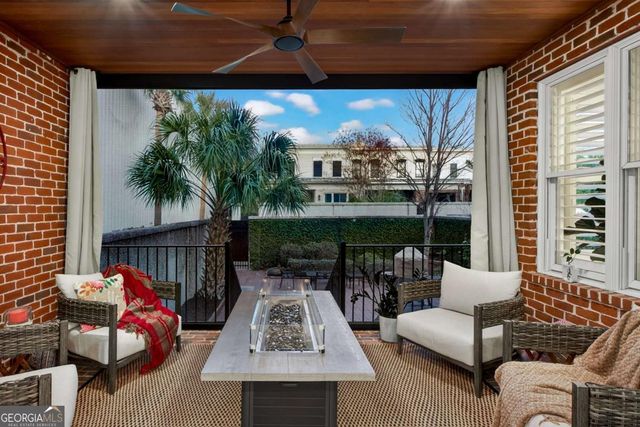 42 Chaucer Street, Savannah, GA 31410