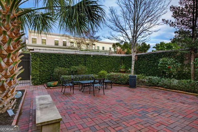 42 Chaucer Street, Savannah, GA 31410