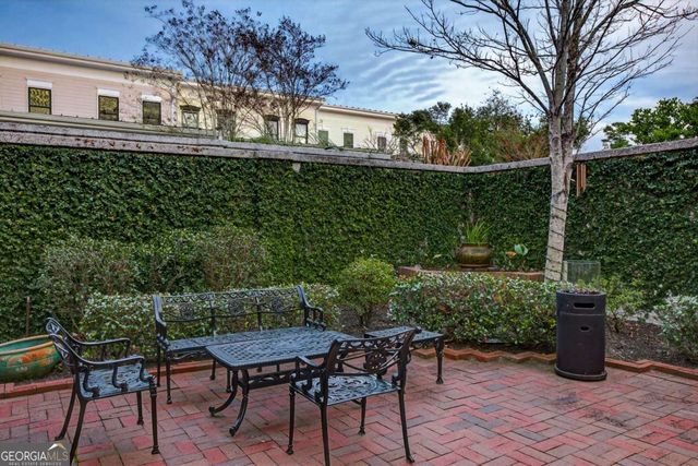 42 Chaucer Street, Savannah, GA 31410