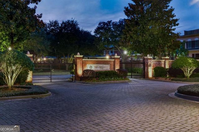 42 Chaucer Street, Savannah, GA 31410