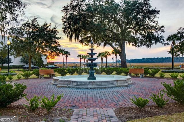 42 Chaucer Street, Savannah, GA 31410