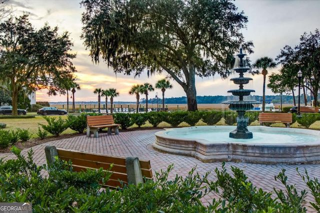 42 Chaucer Street, Savannah, GA 31410