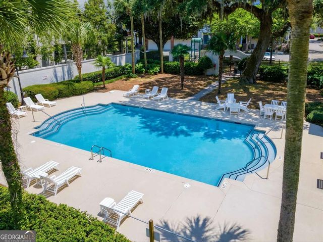 42 Chaucer Street, Savannah, GA 31410