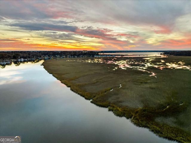 42 Chaucer Street, Savannah, GA 31410