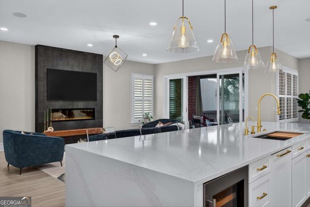 42 Chaucer Street, Savannah, GA 31410