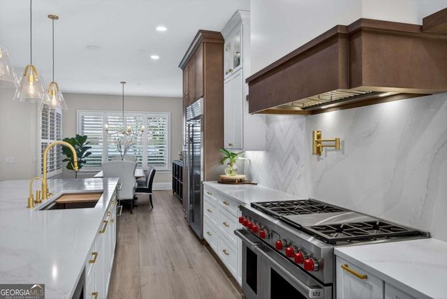 42 Chaucer Street, Savannah, GA 31410