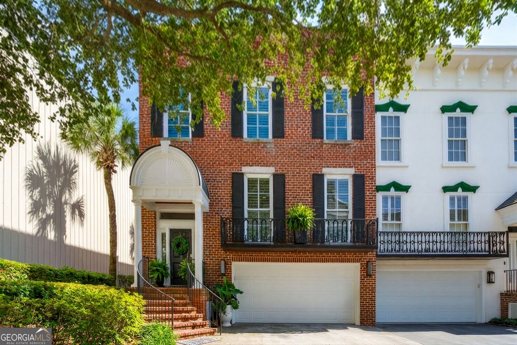 42 Chaucer Street, Savannah, GA 31410