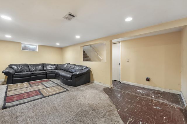 5401 Hampshire Avenue N, Crystal, MN 55428