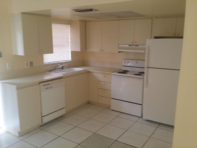2580 NW 52nd Avenue C16, Lauderhill, FL 33313