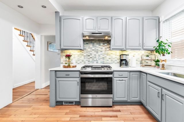 42 D St, Lowell, MA 01851