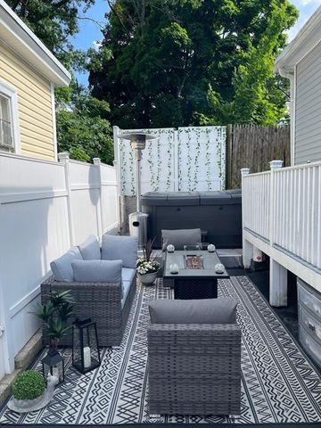 42 D St, Lowell, MA 01851