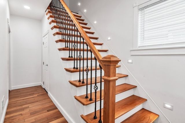 42 D St, Lowell, MA 01851