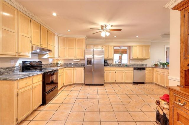 3889 Pineybrook Drive, Loganville, GA 30052