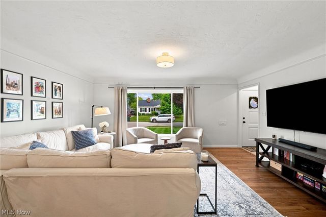 4274 W 202, Fairview Park, OH 44126
