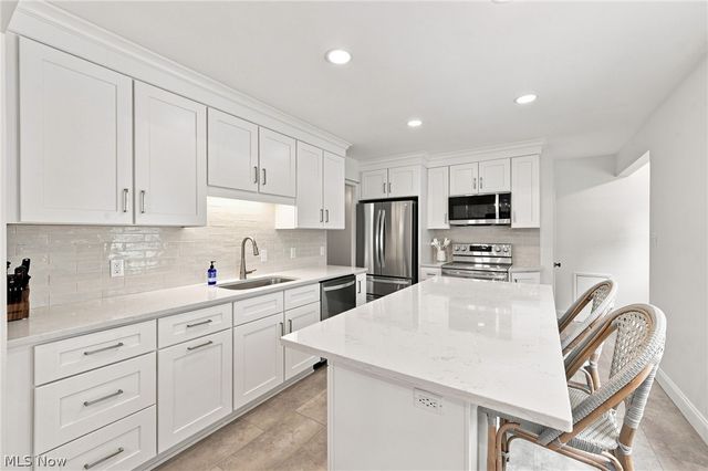 4274 W 202, Fairview Park, OH 44126