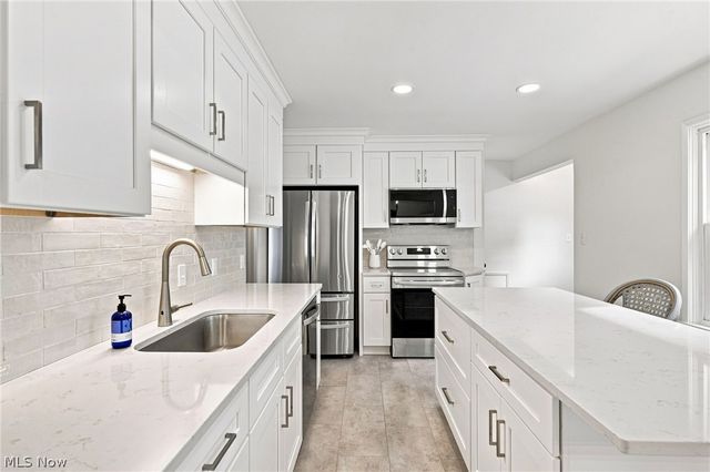 4274 W 202, Fairview Park, OH 44126