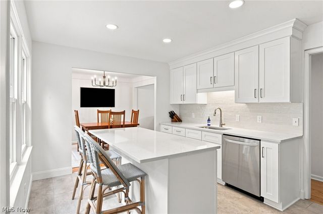 4274 W 202, Fairview Park, OH 44126