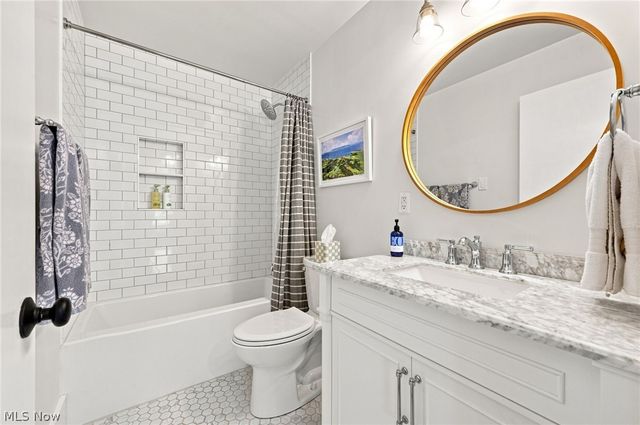 4274 W 202, Fairview Park, OH 44126