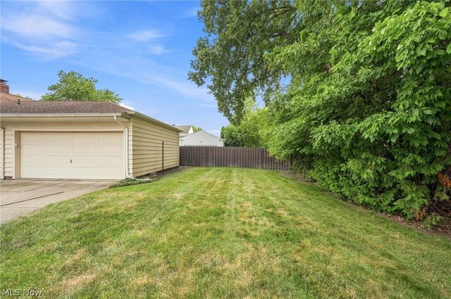 4274 W 202, Fairview Park, OH 44126