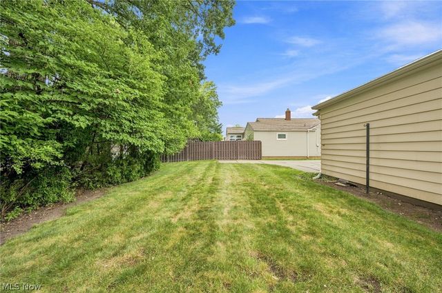 4274 W 202, Fairview Park, OH 44126