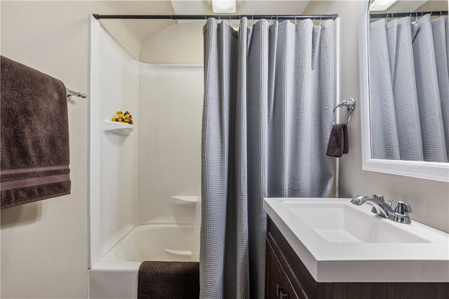 902 Delaware Ave, New Castle, PA 16105