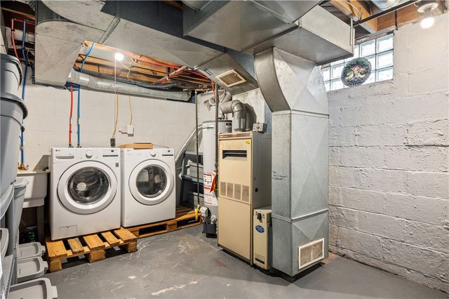 902 Delaware Ave, New Castle, PA 16105