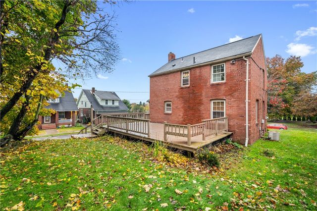 902 Delaware Ave, New Castle, PA 16105